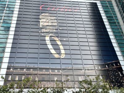 ป้ายสติ๊กเกอร์ติดหน้าอาคาร