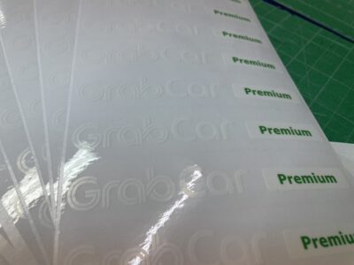 สติ๊กเกอร์ใสรองขาวพิมพ์ฉลากสินค้า