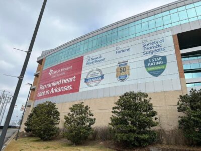 ป้ายสติ๊กเกอร์ติดหน้าอาคาร