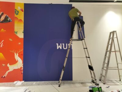 รับติดตั้งสติ๊กเกอร์ติดผนัง