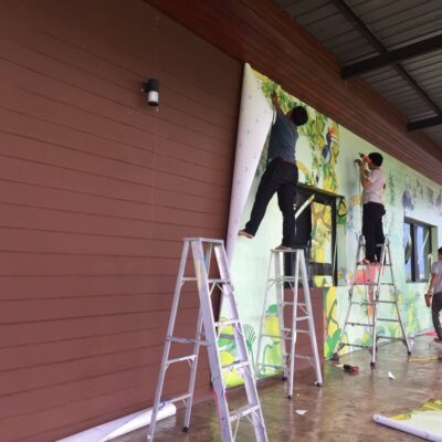 รับติดตั้งสติ๊กเกอร์ติดผนัง