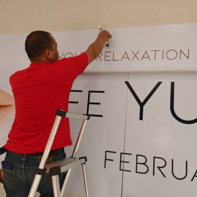 รับติดตั้งสติ๊กเกอร์ติดผนัง