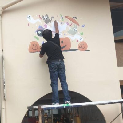 รับติดตั้งสติ๊กเกอร์ติดผนัง