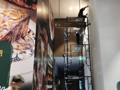 รับติดตั้งสติ๊กเกอร์ติดผนัง