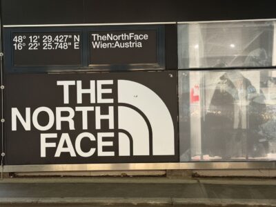 สติ๊กเกอร์ติดกระจกหน้าร้าน