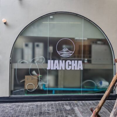 สติ๊กเกอร์ติดกระจกหน้าร้าน