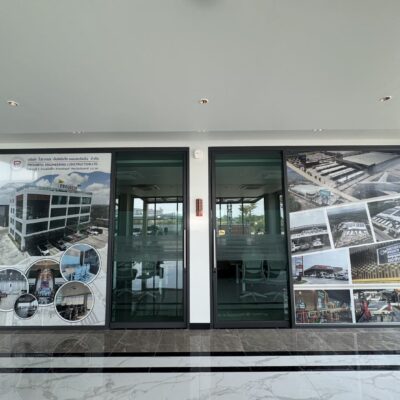 สติ๊กเกอร์ติดกระจกหน้าร้าน