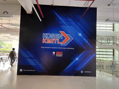 สติ๊กเกอร์ติดกำแพง