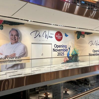 สติ๊กเกอร์ติดผนังโฆษณา