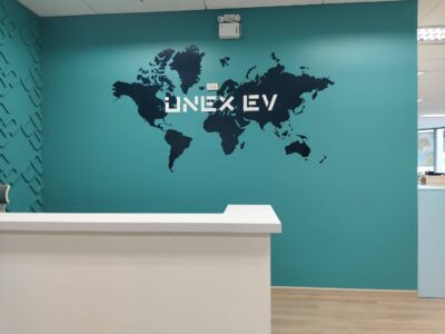 สติ๊กเกอร์ติดผนังโลโก้บริษัท