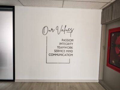 สติ๊กเกอร์ติดผนังโลโก้บริษัท