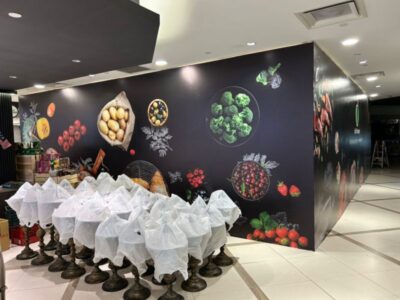 สติ๊กเกอร์โฆษณาติดผนังก่อสร้าง