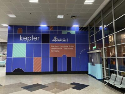 สติ๊กเกอร์โฆษณาติดผนังก่อสร้าง