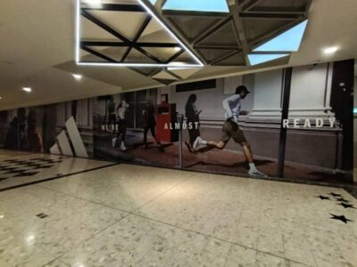 สติ๊กเกอร์โฆษณาติดผนังก่อสร้าง