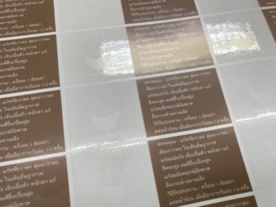 สติ๊กเกอร์ใสรองขาวพิมพ์ฉลากสินค้า