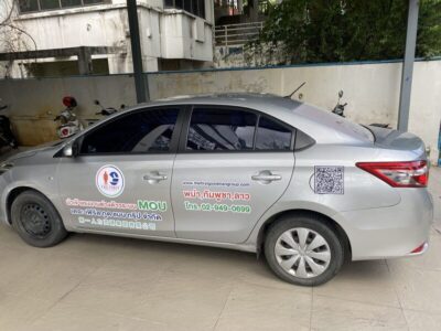 ติดสติ๊กเกอร์โฆษณารถขนส่ง
