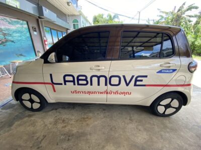 ติดสติ๊กเกอร์โฆษณารถขนส่ง