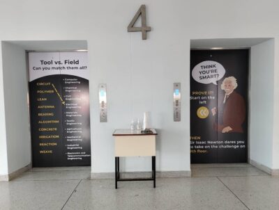 รับติดสติ๊กเกอร์ติดลิฟท์