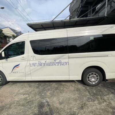 สติ๊กเกอร์ติดรถตู้บริษัท