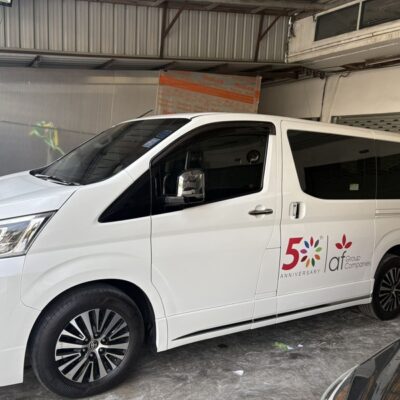 สติ๊กเกอร์ติดรถตู้บริษัท