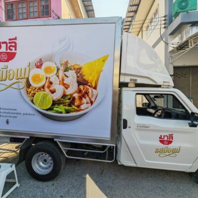 สติ๊กเกอร์โฆษณาติดรถตู้ทึบ
