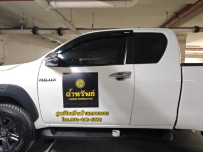 สติ๊กเกอร์โลโก้ติดข้างรถ